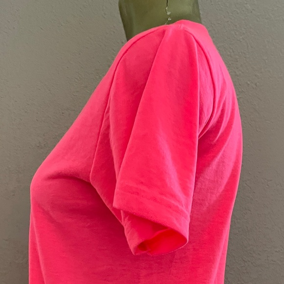 NEON Dayglo Flourescent PINK V-Neck TEE SHIRT Size Small - Picture 4 of 9
